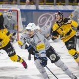 Sandro Schmid et les siens ont ramené la victoire de Porrentruy. KEYSTONE/GEORGIOS KEFALAS
